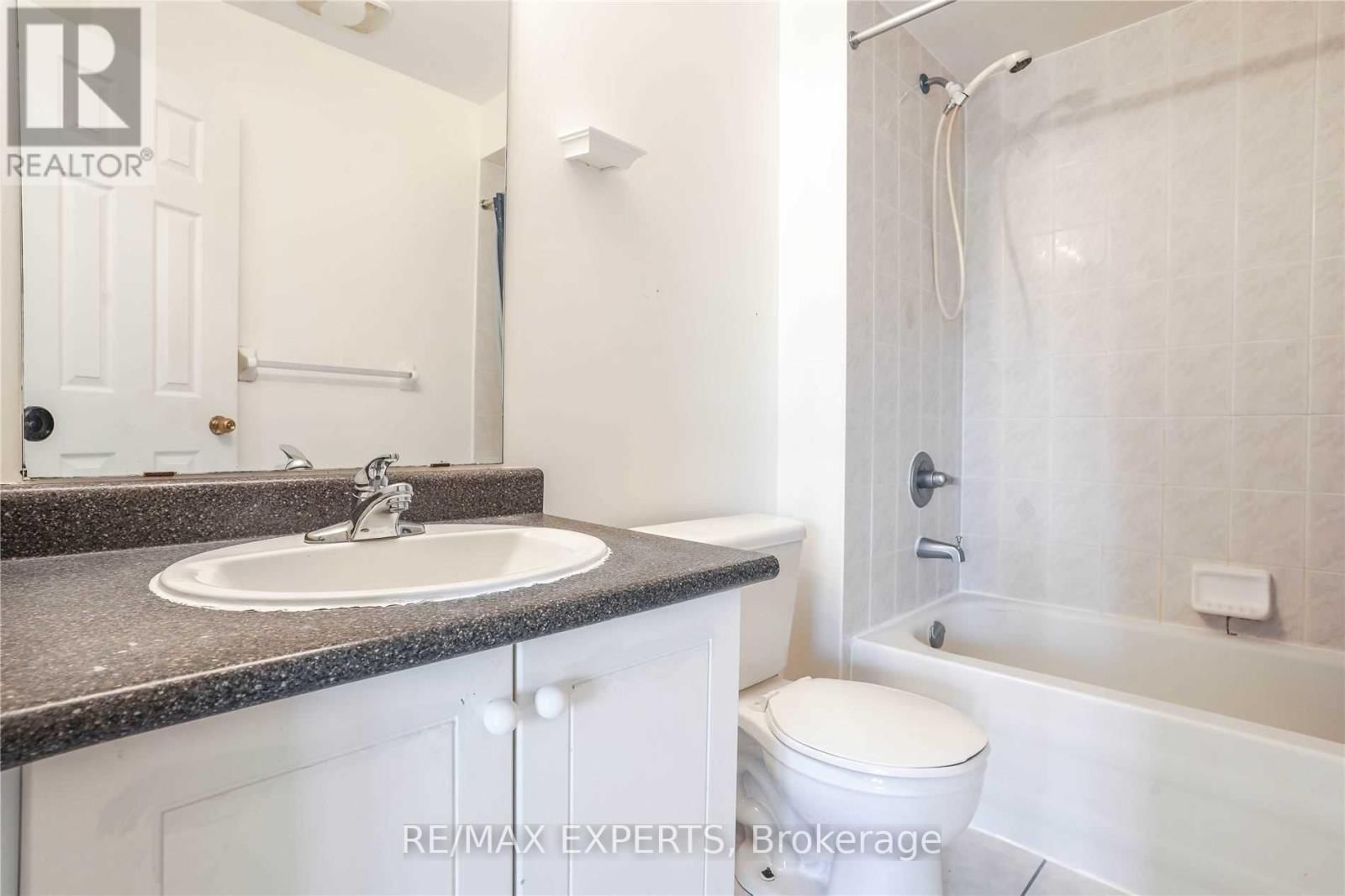 33 SALTSPRING DRIVE Image 19