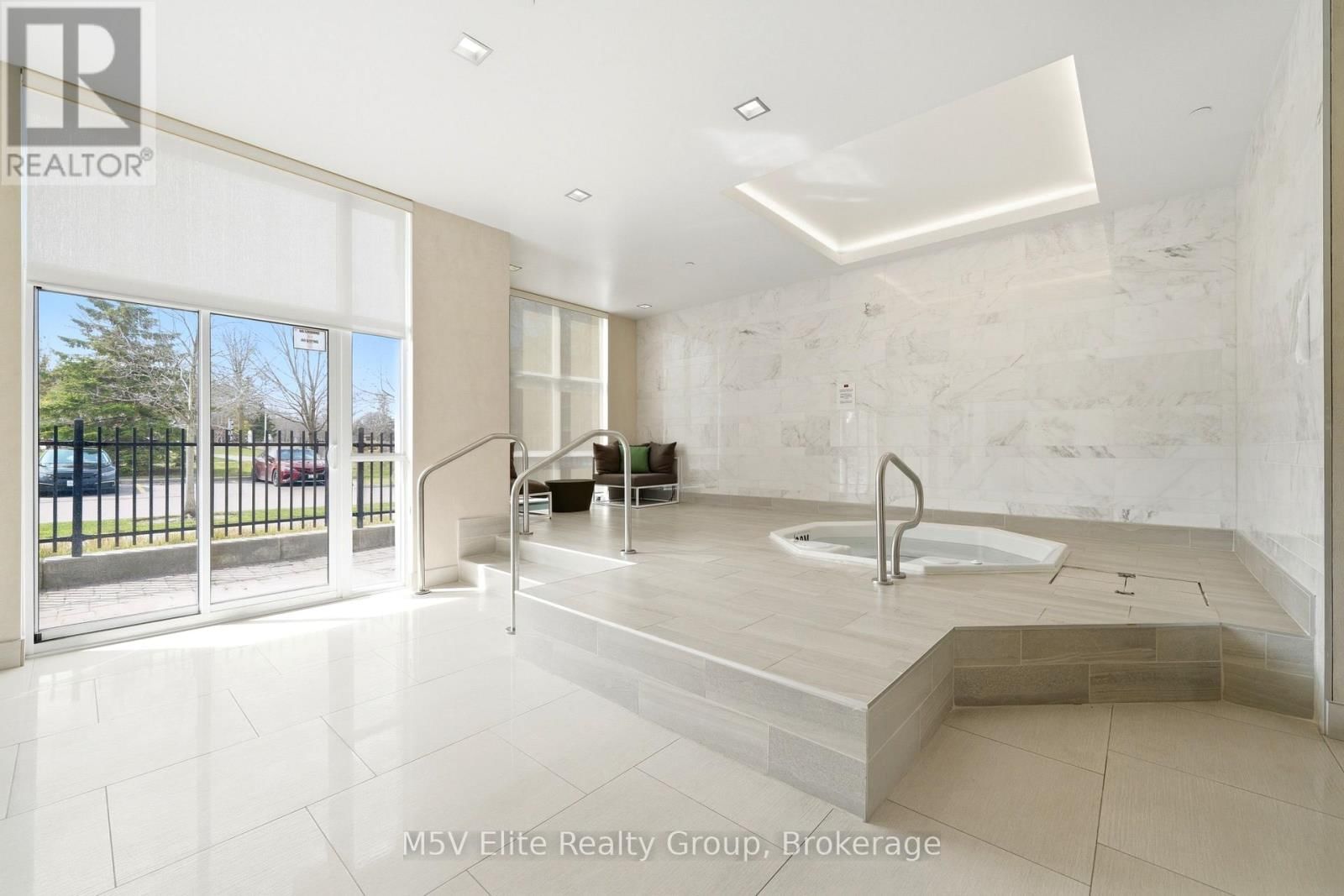 330 - 111 CIVIC SQUARE GATE Image 17