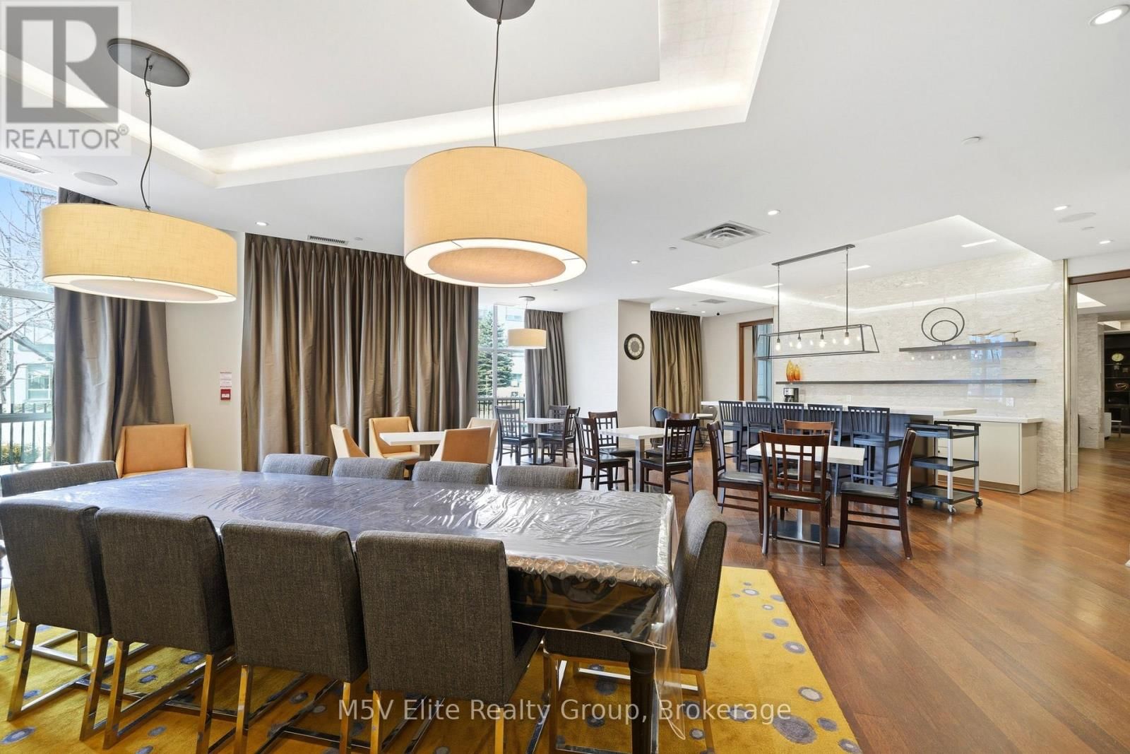 330 - 111 CIVIC SQUARE GATE Image 18