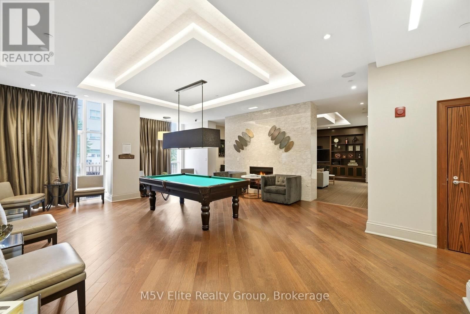 330 - 111 CIVIC SQUARE GATE Image 19