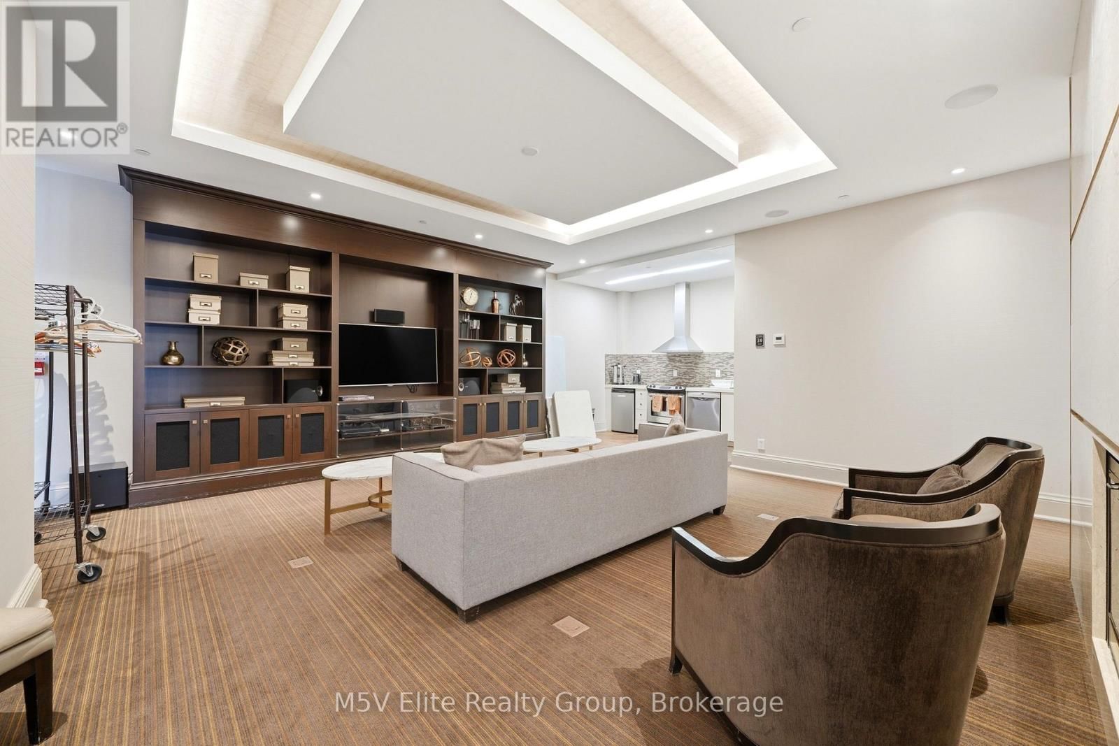 330 - 111 CIVIC SQUARE GATE Image 20