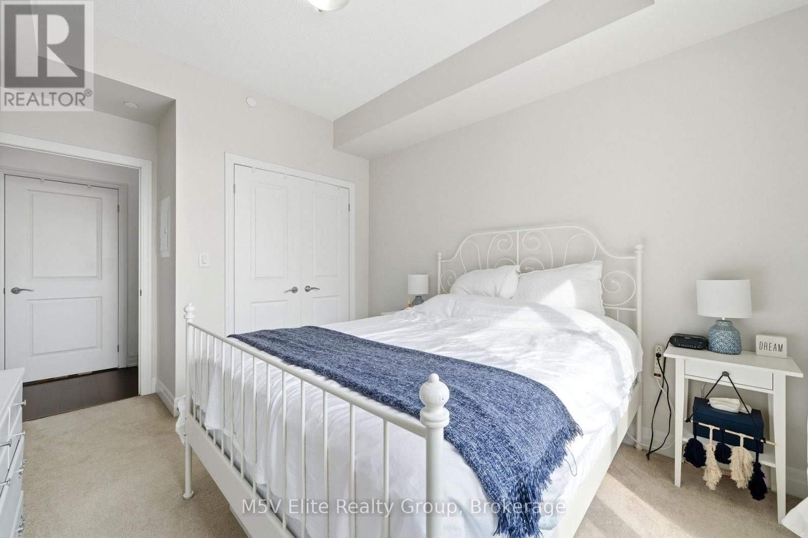 330 - 111 CIVIC SQUARE GATE Image 9