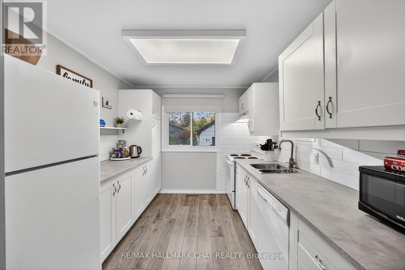 2036 NORTHERN AVENUE Image 10