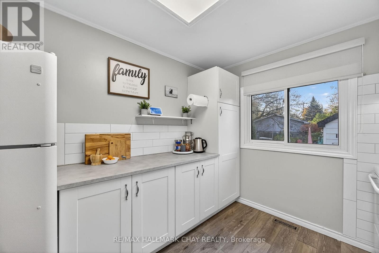 2036 NORTHERN AVENUE Image 11