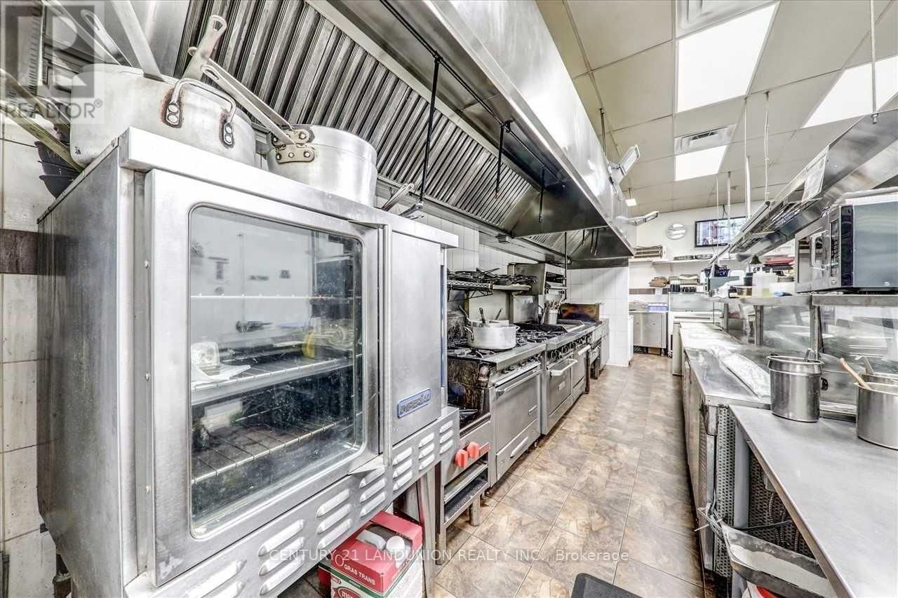 20215 WOODBINE AVENUE Image 22