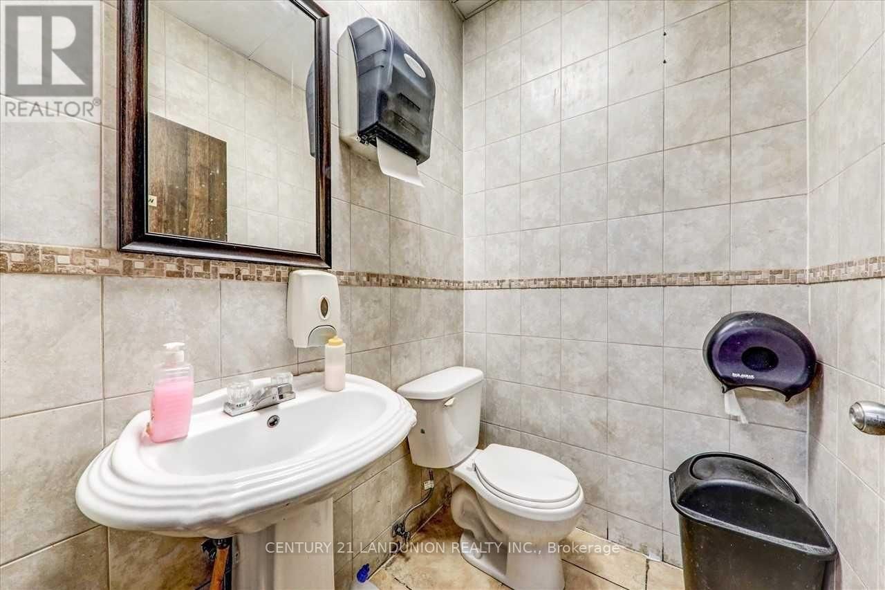 20215 WOODBINE AVENUE Image 29