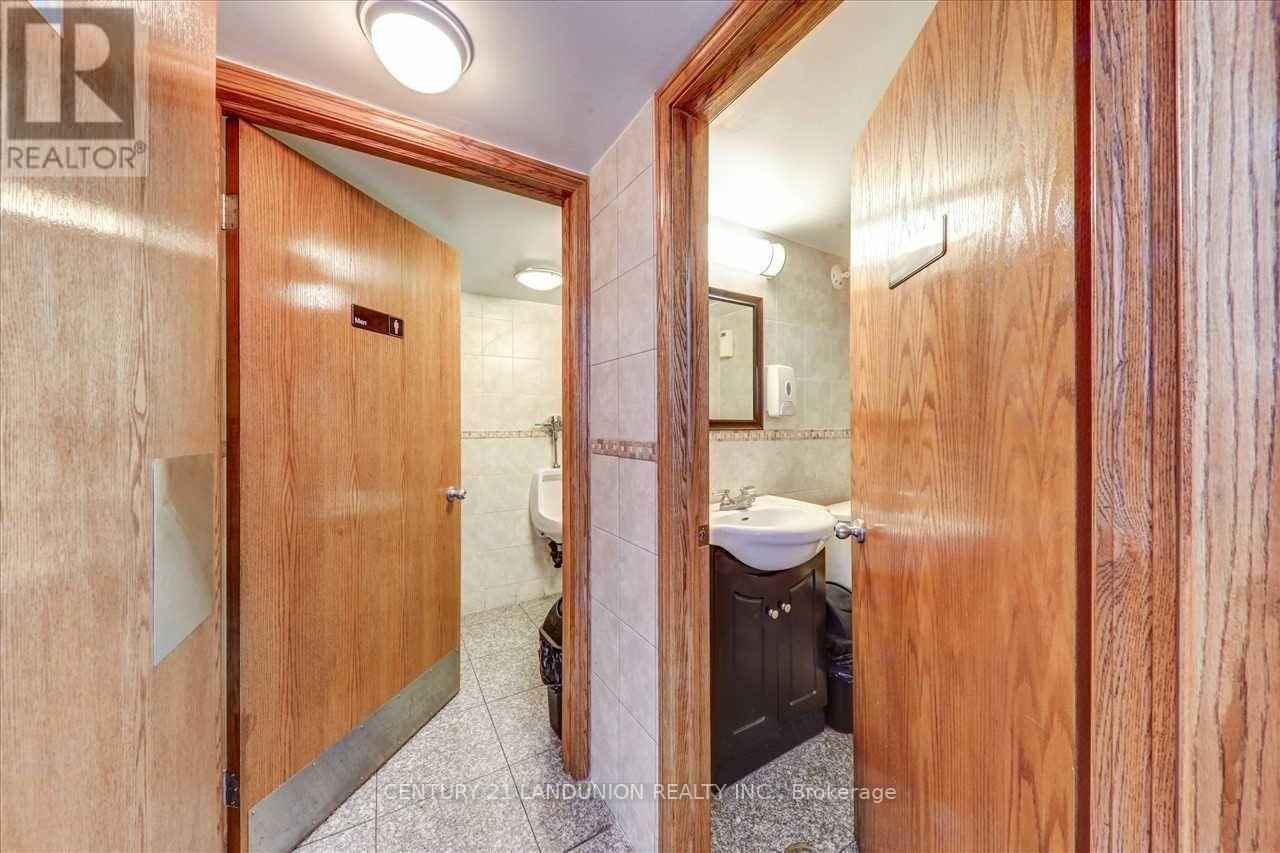 20215 WOODBINE AVENUE Image 31