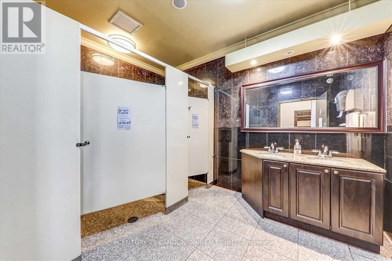 20215 WOODBINE AVENUE Image 32