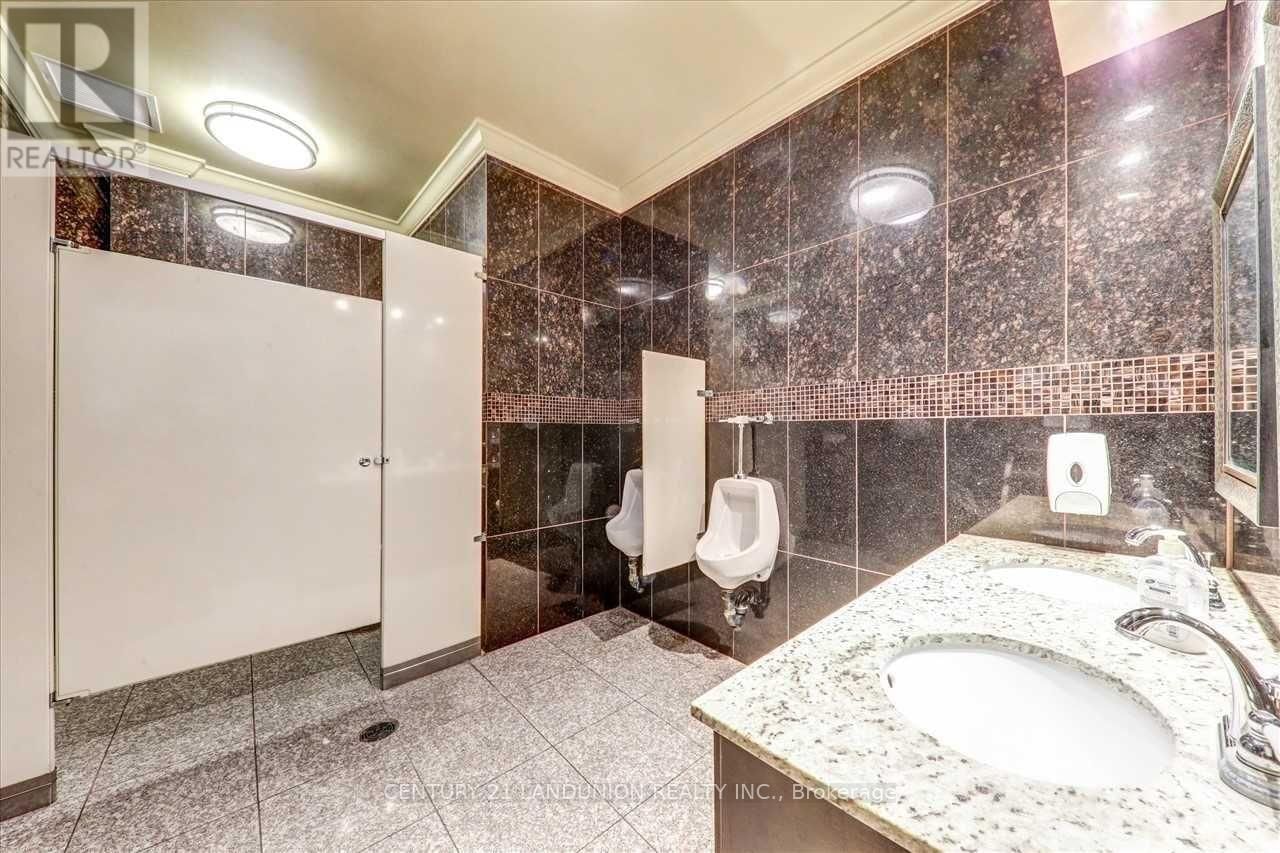 20215 WOODBINE AVENUE Image 33