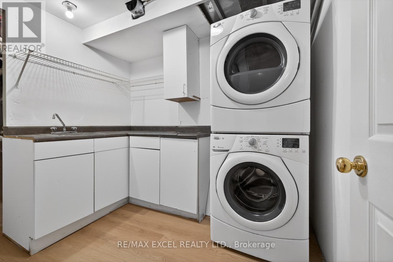 112 OCTOBER LANE Image 33