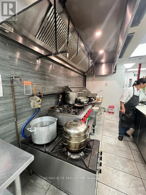 30 - 7181 YONGE STREET Image 6