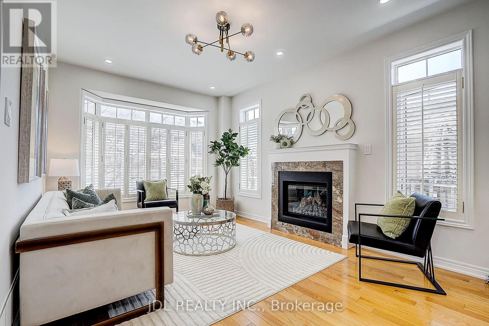 2 CATALINA CRESCENT Image 12