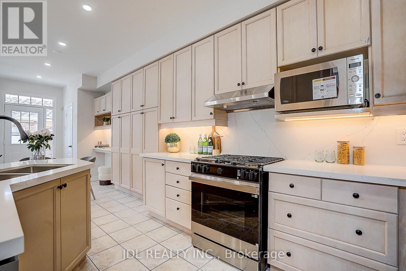 2 CATALINA CRESCENT Image 23