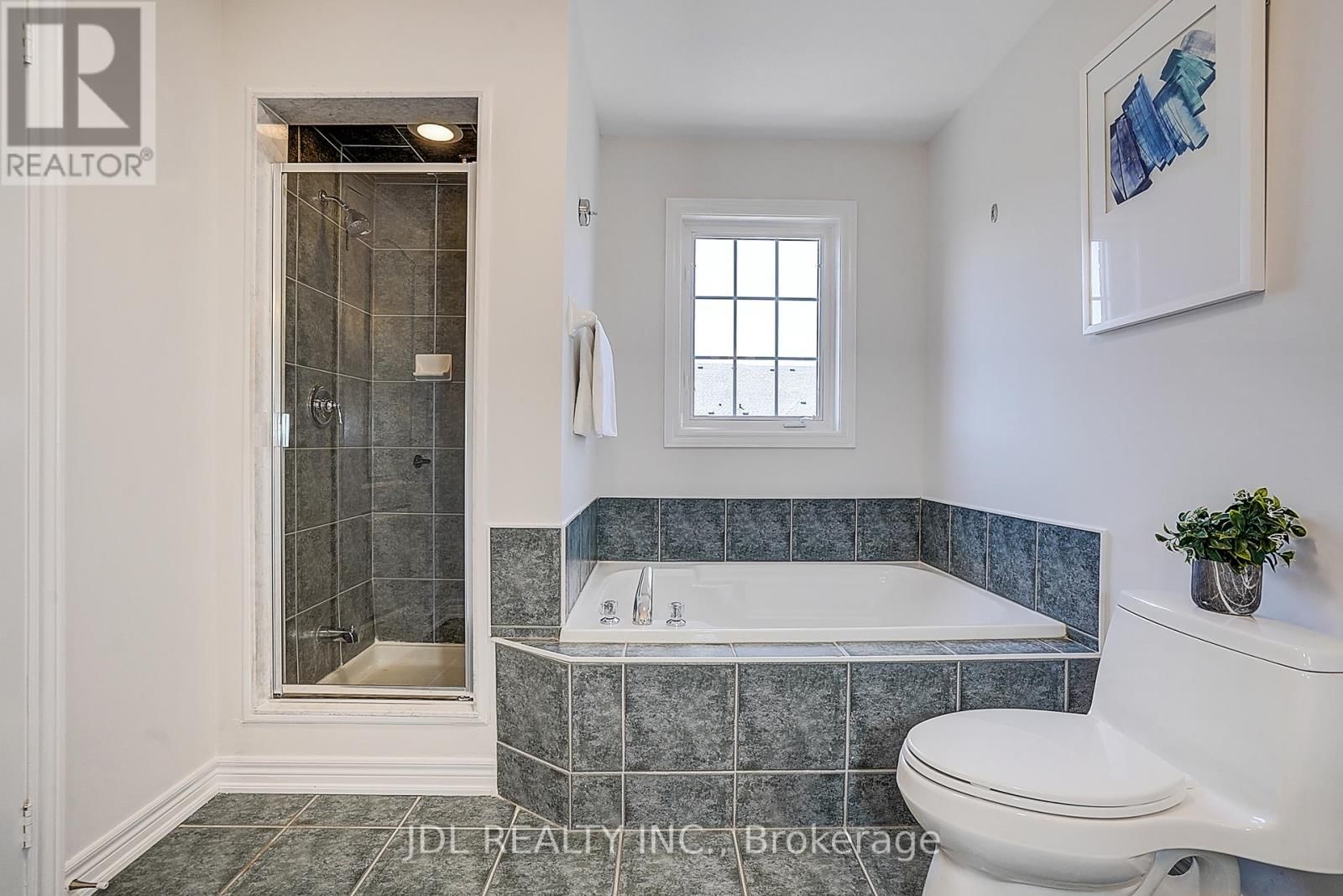 2 CATALINA CRESCENT Image 33