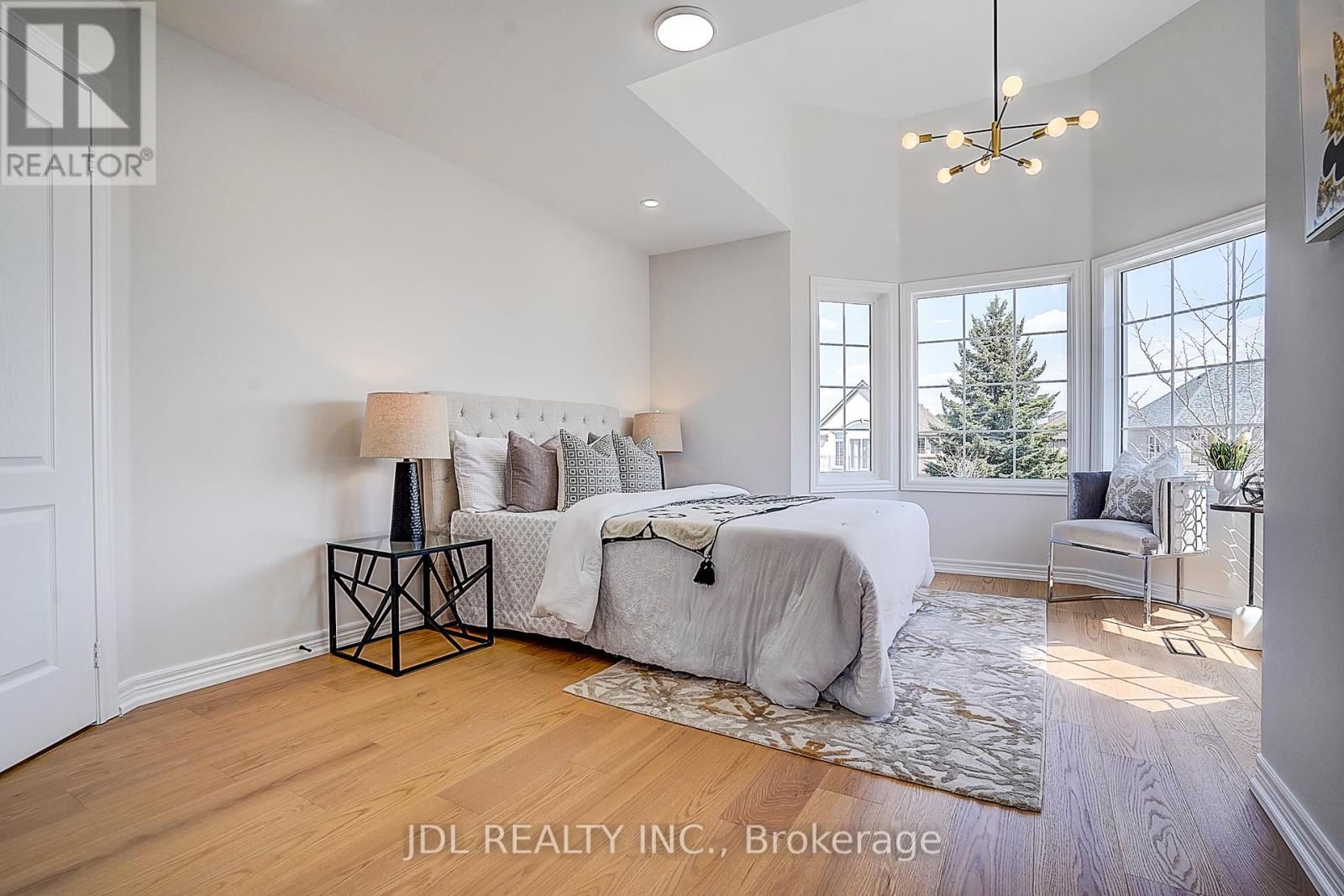 2 CATALINA CRESCENT Image 35