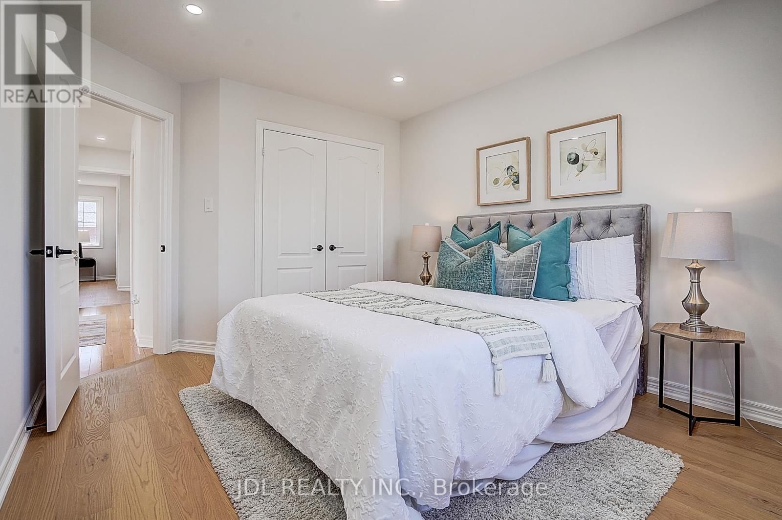 2 CATALINA CRESCENT Image 37