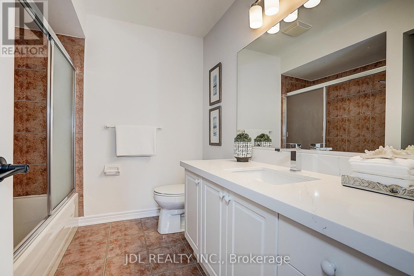 2 CATALINA CRESCENT Image 38