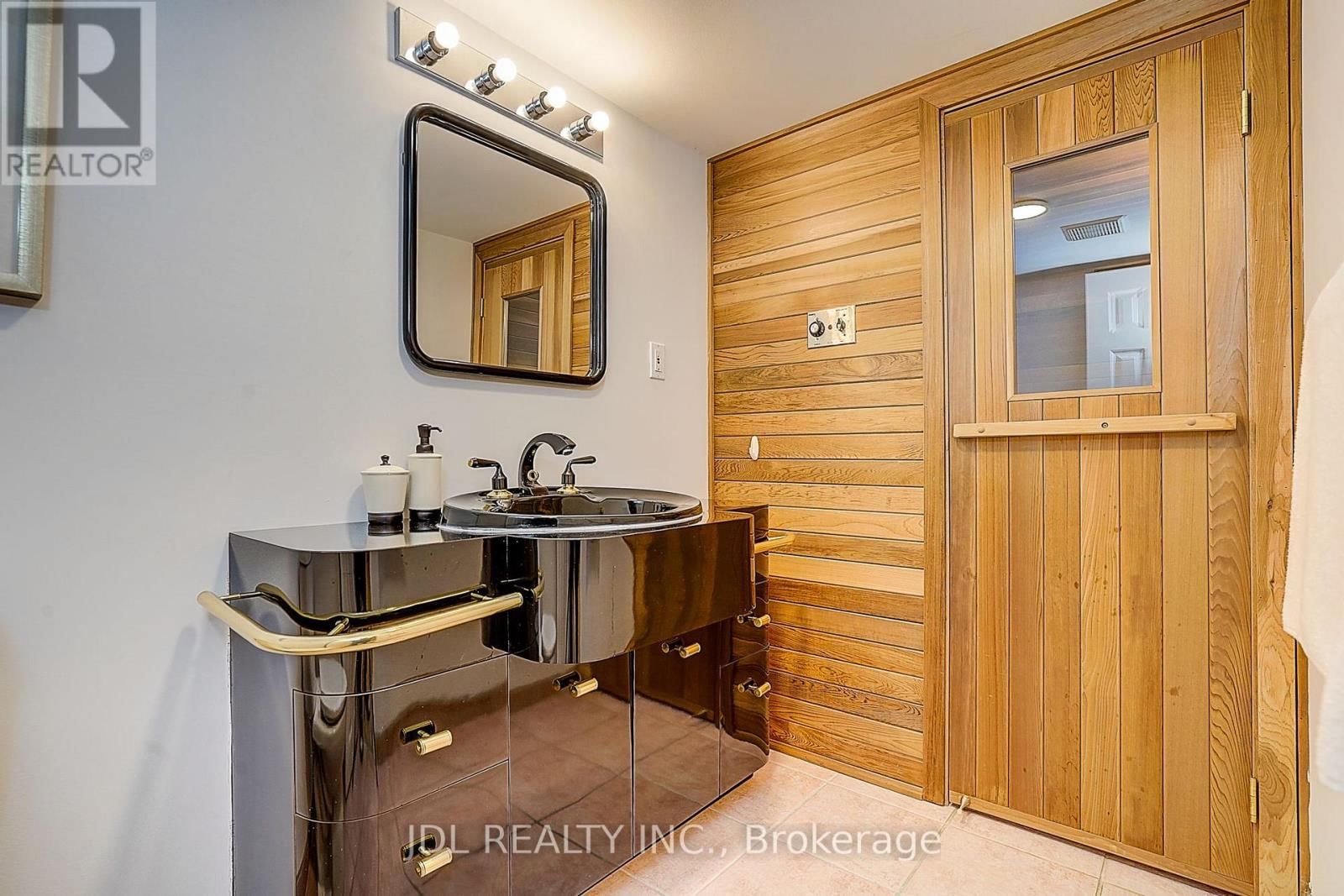 2 CATALINA CRESCENT Image 43