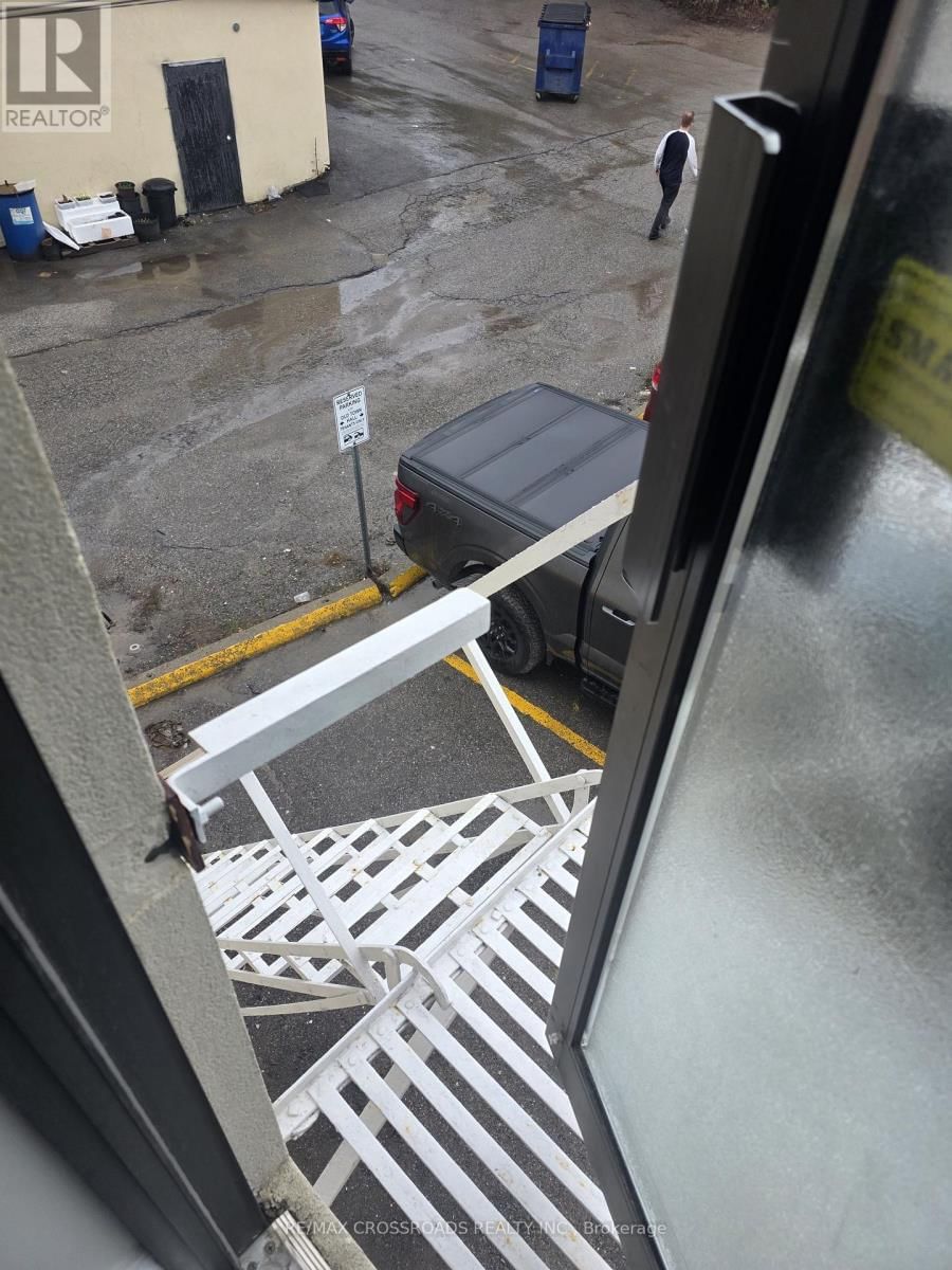 5 - 15221 YONGE STREET Image 9