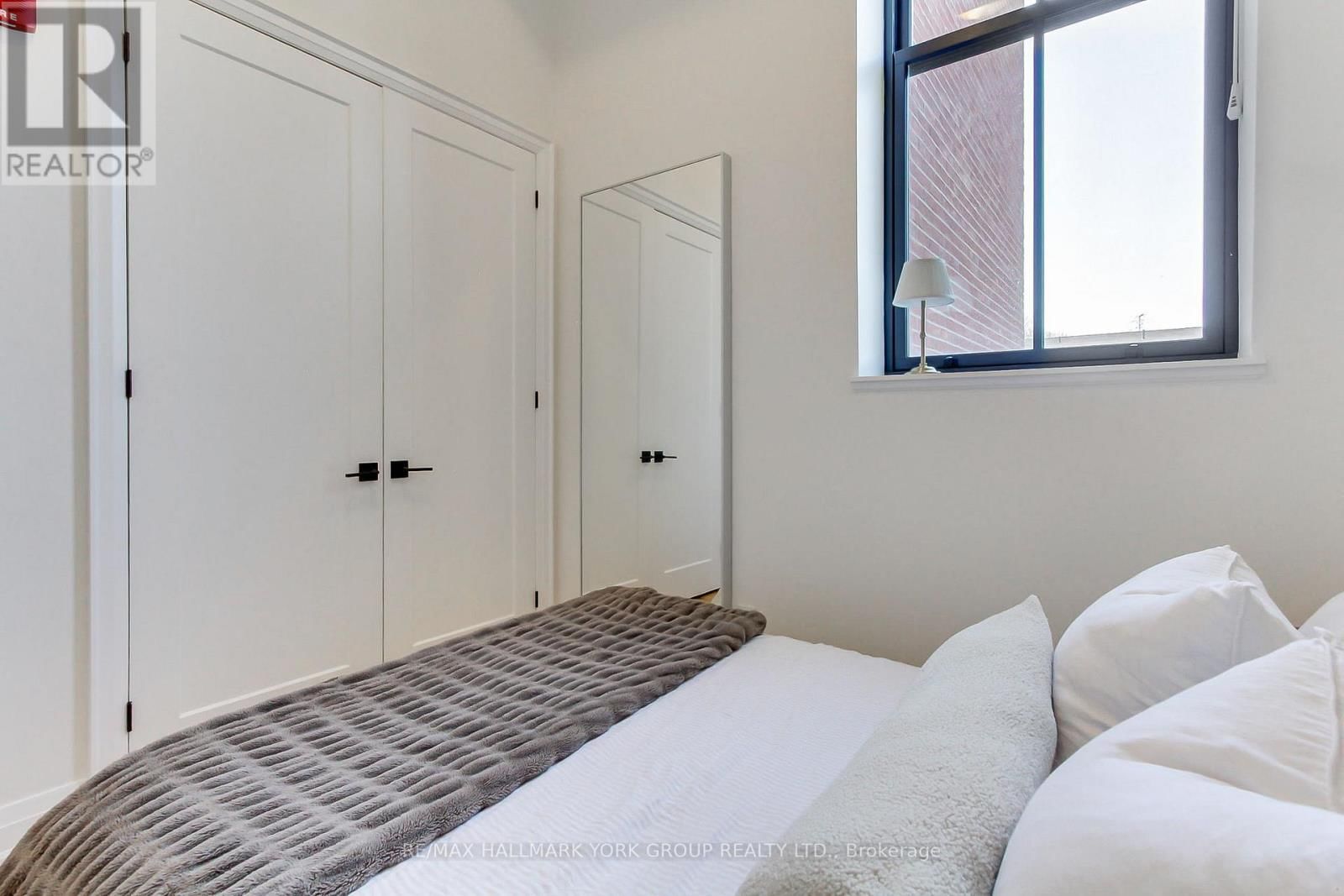 203 - 400 PARK AVENUE Image 22