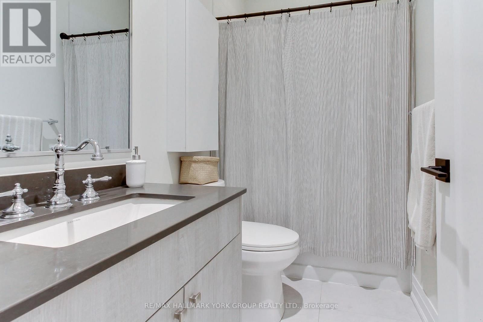 203 - 400 PARK AVENUE Image 25