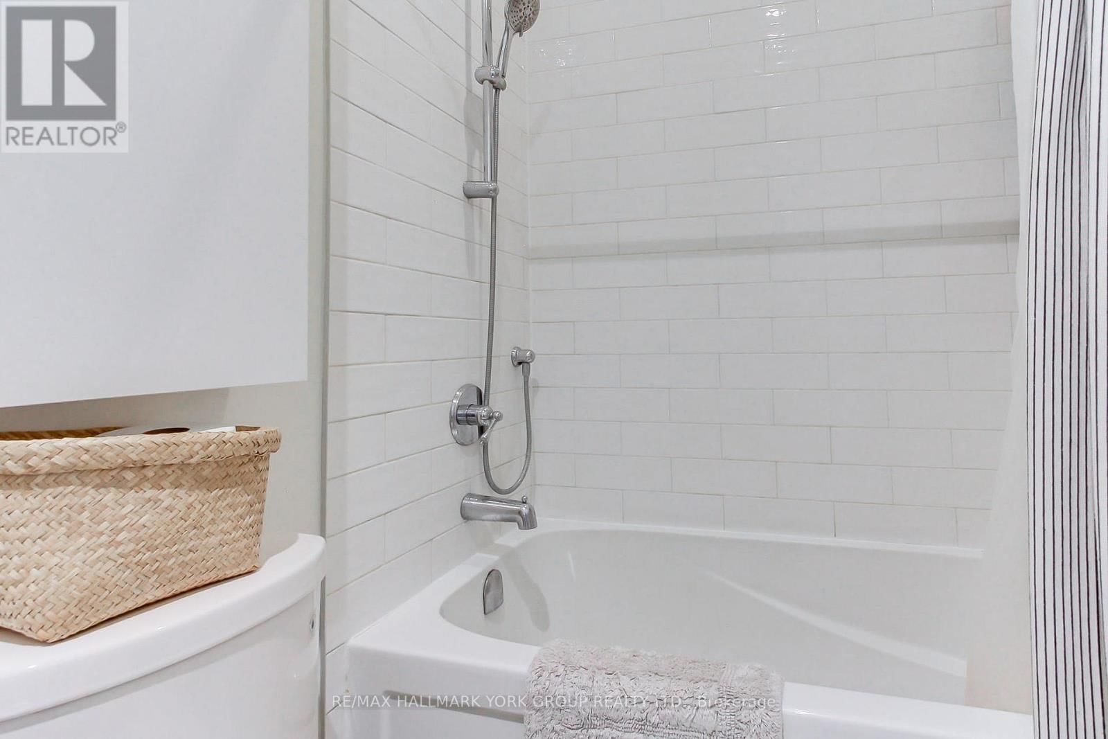 203 - 400 PARK AVENUE Image 26