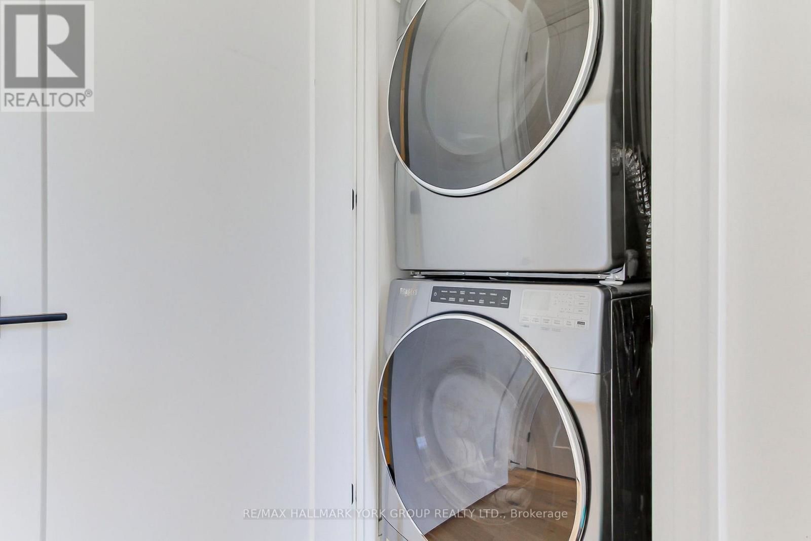 203 - 400 PARK AVENUE Image 27