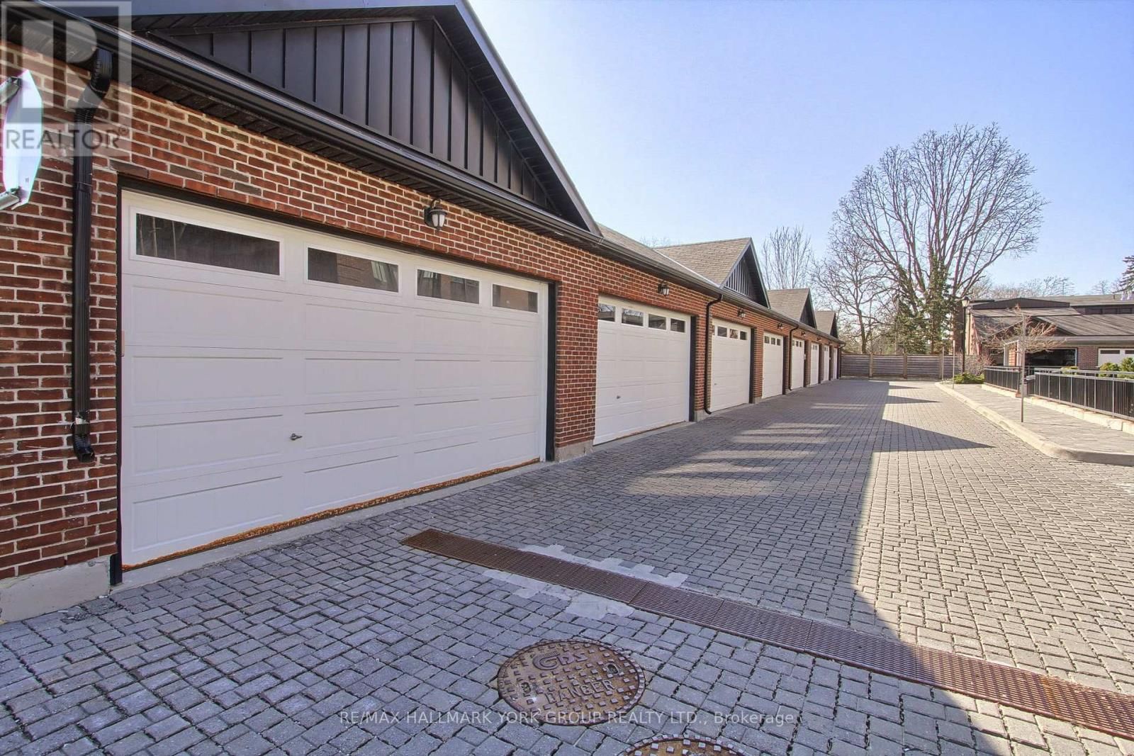 203 - 400 PARK AVENUE Image 30