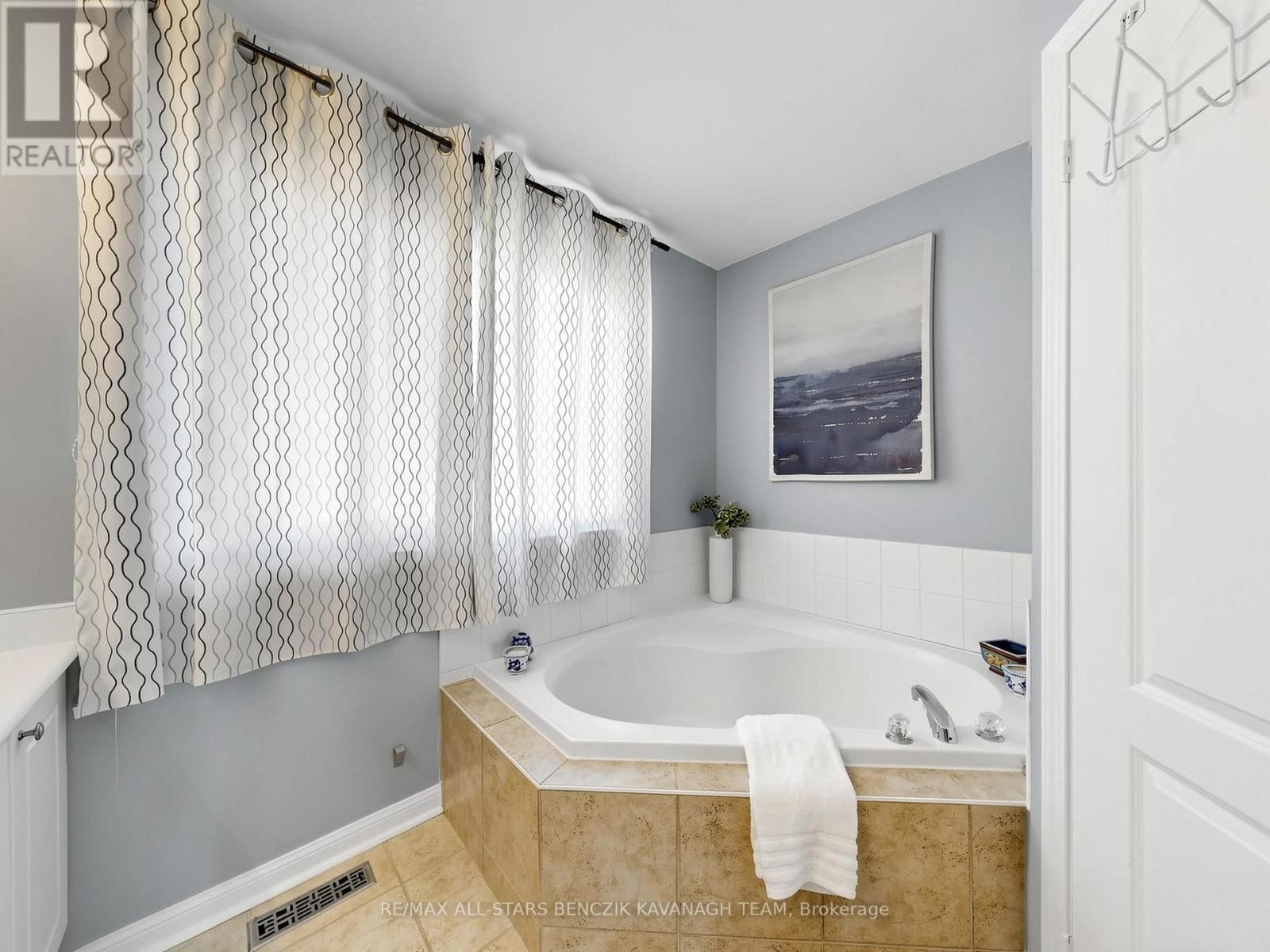 225 WALKERVILLE ROAD Image 20