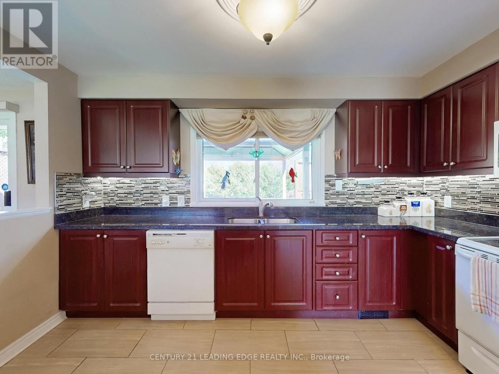 53 METRO ROAD NORTH Image 16