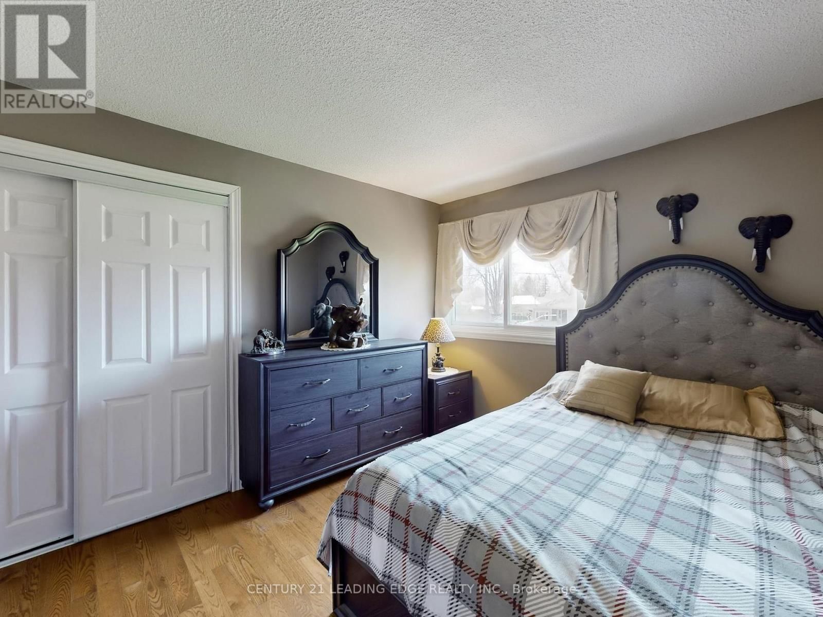 53 METRO ROAD NORTH Image 24