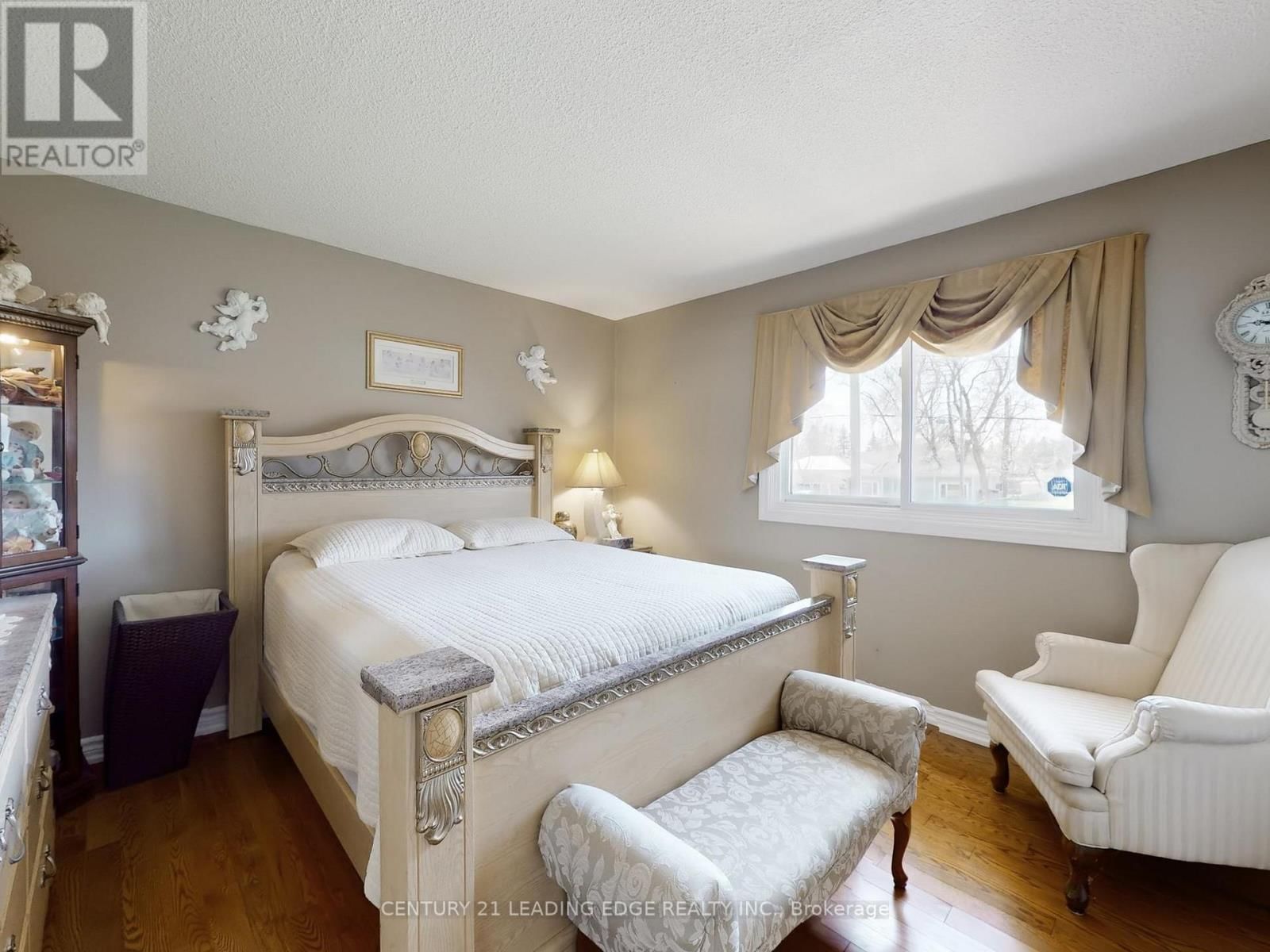 53 METRO ROAD NORTH Image 25