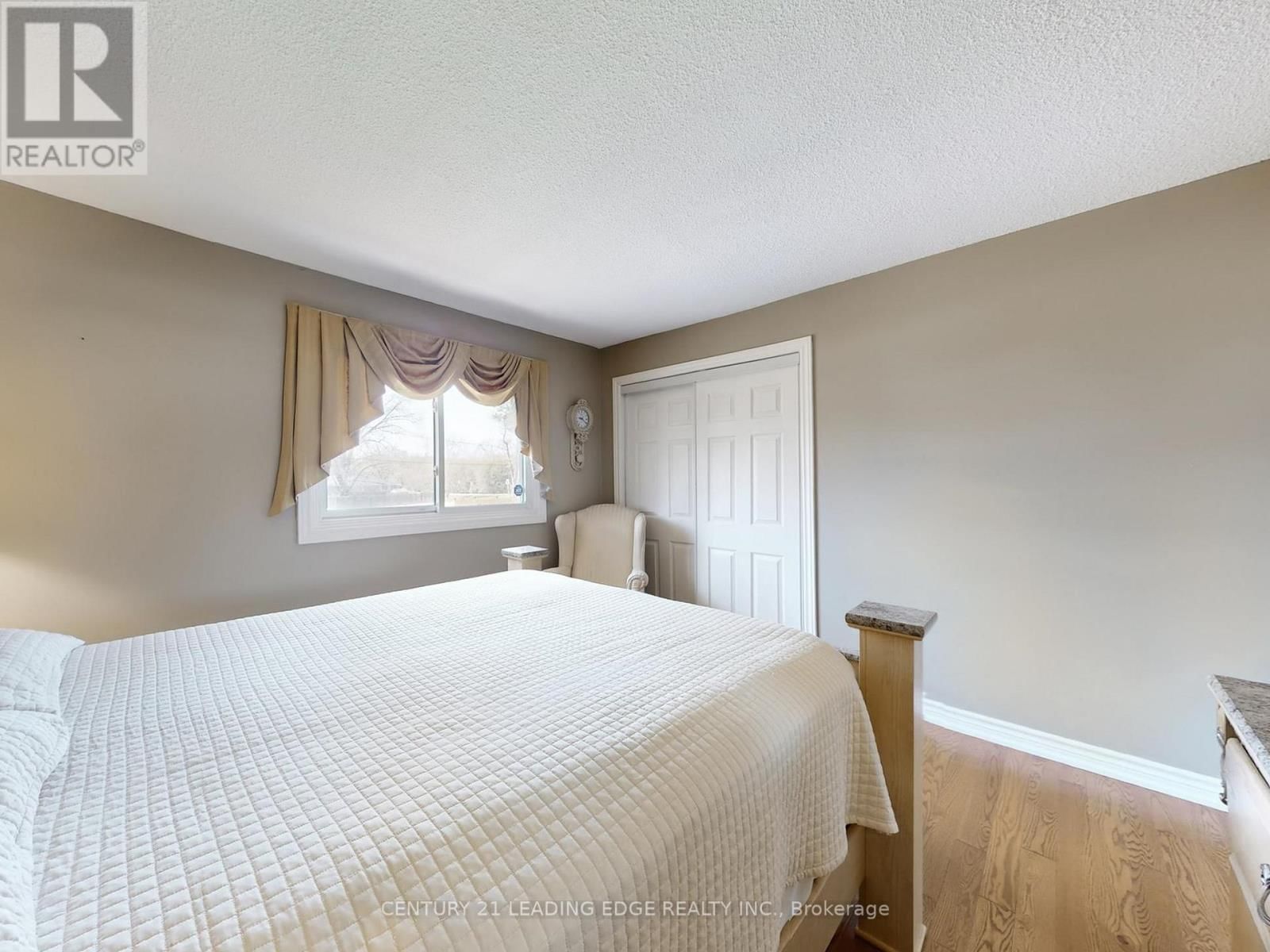 53 METRO ROAD NORTH Image 26