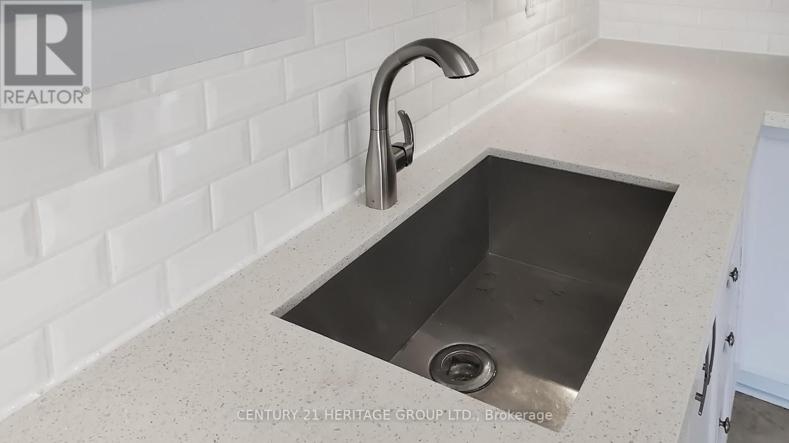 34 DUNKELD WAY Image 17