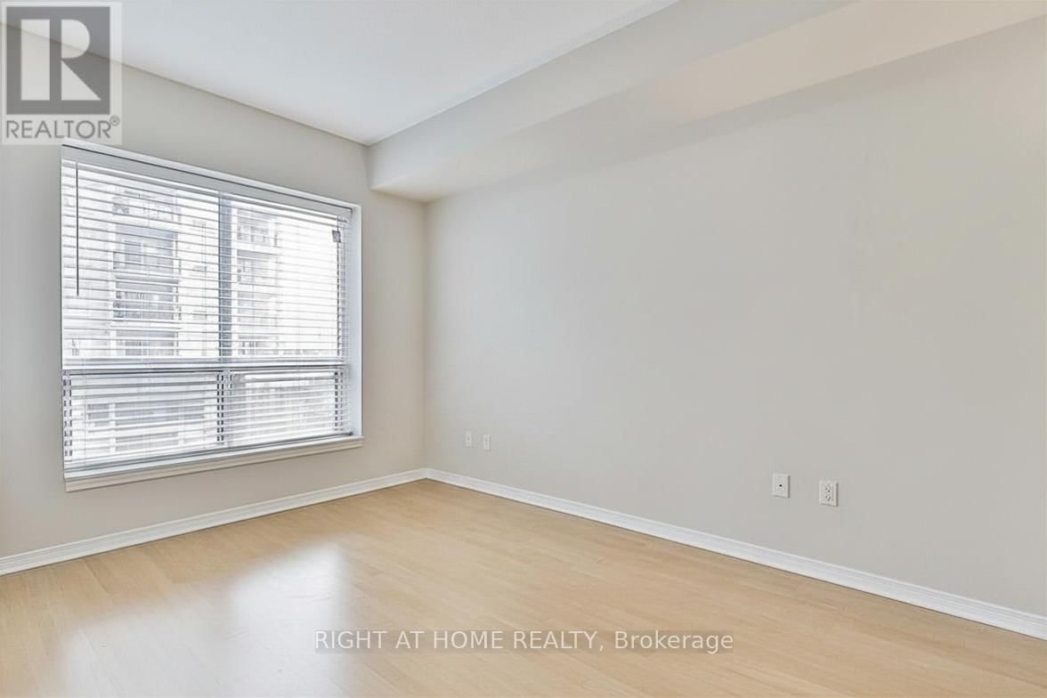 305 - 8 MAISON PARC COURT Image 17