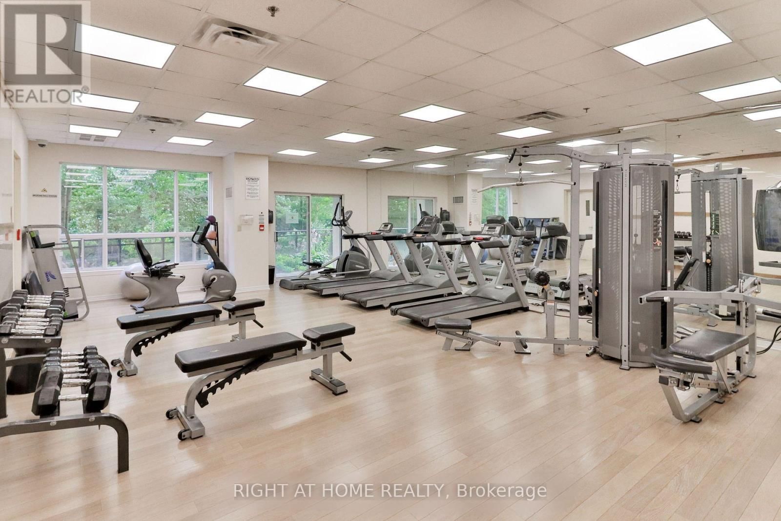 305 - 8 MAISON PARC COURT Image 22