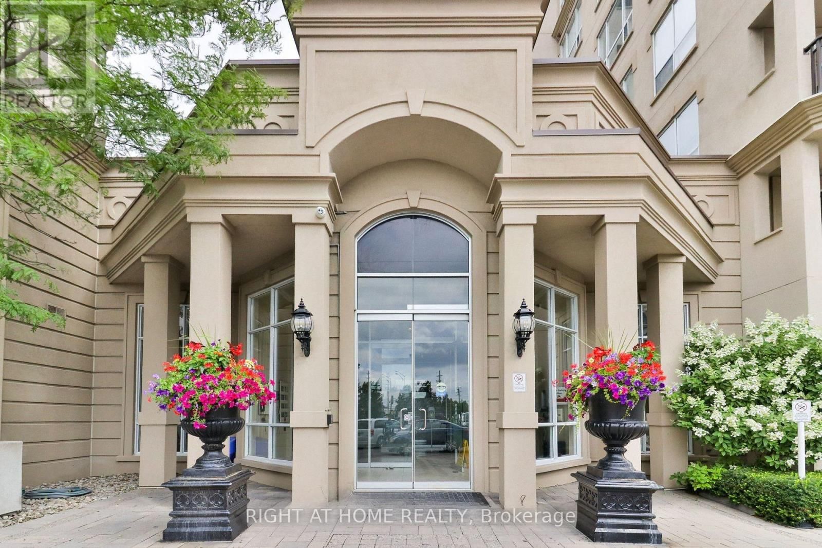 305 - 8 MAISON PARC COURT Image 3