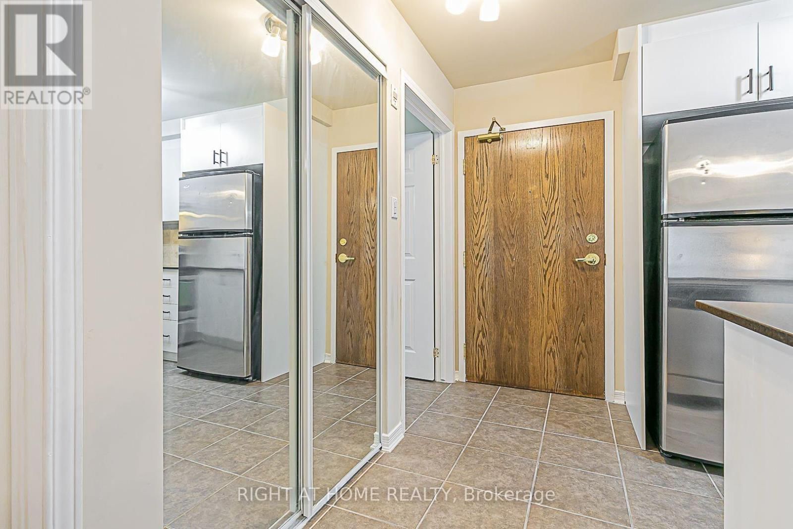 305 - 8 MAISON PARC COURT Image 8