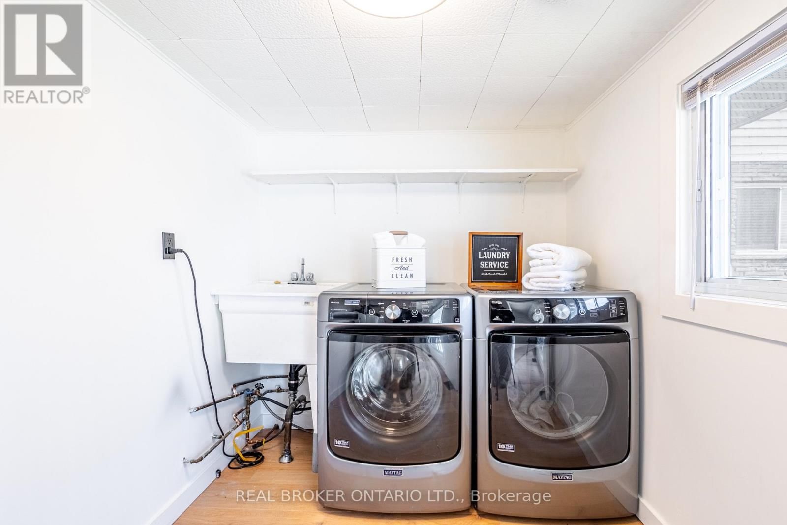 37 PINEWAY AVENUE Image 11