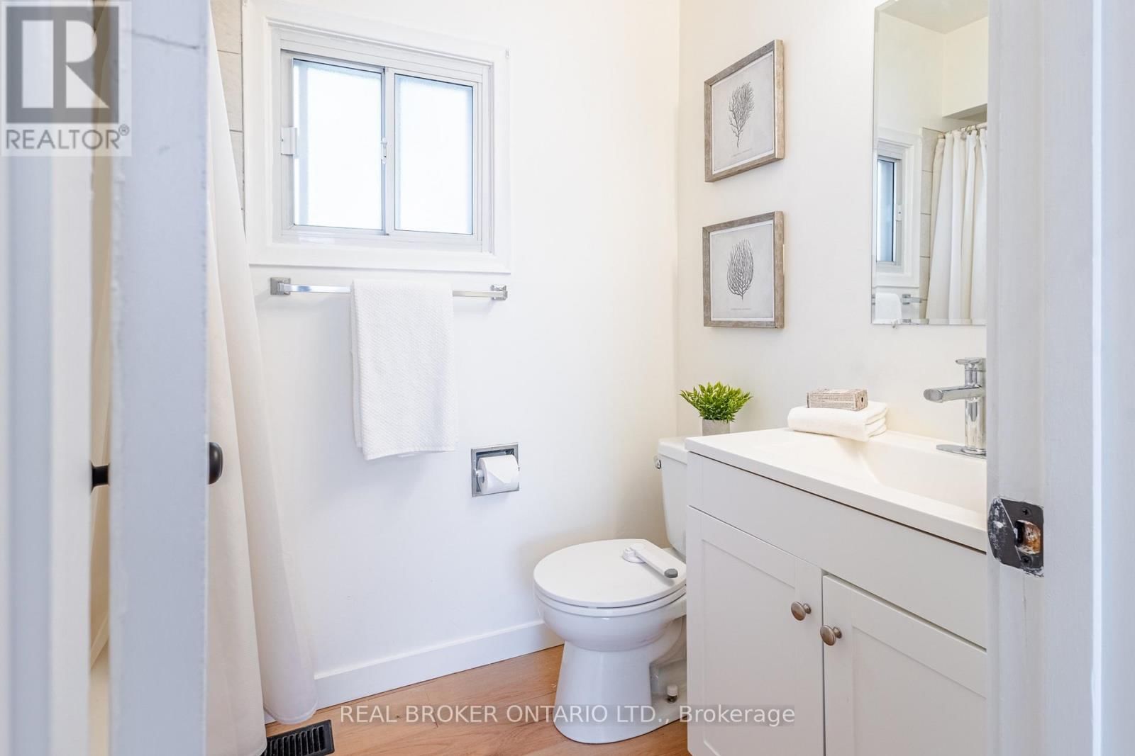 37 PINEWAY AVENUE Image 17