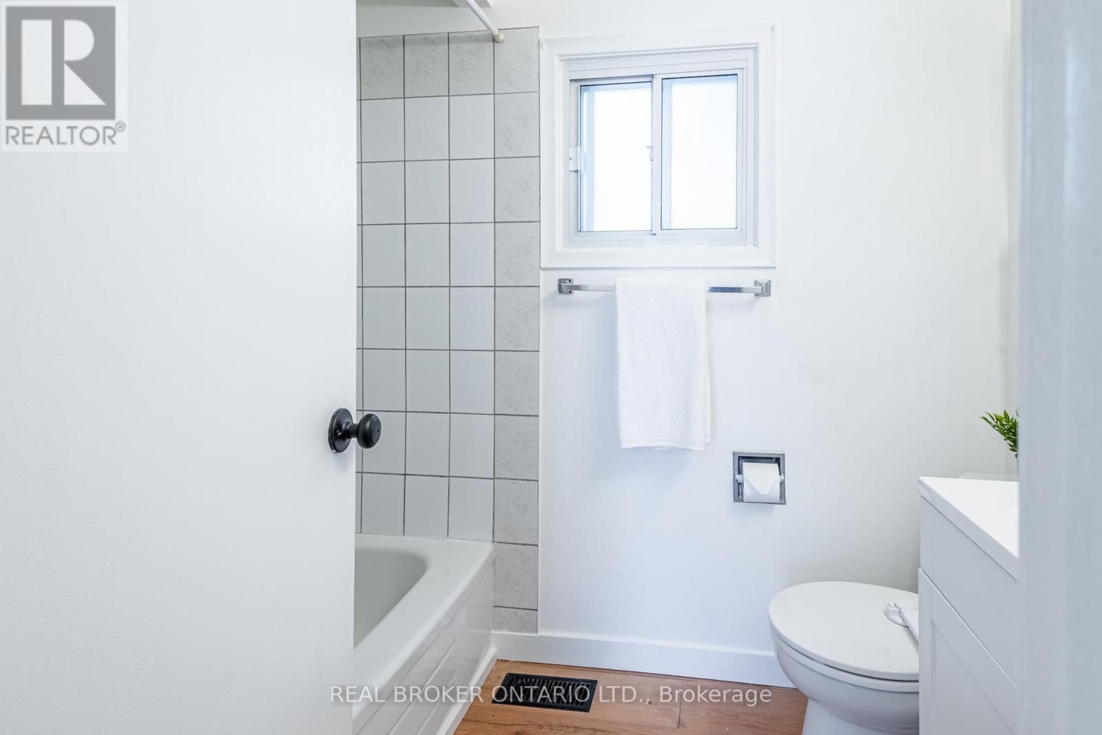 37 PINEWAY AVENUE Image 18