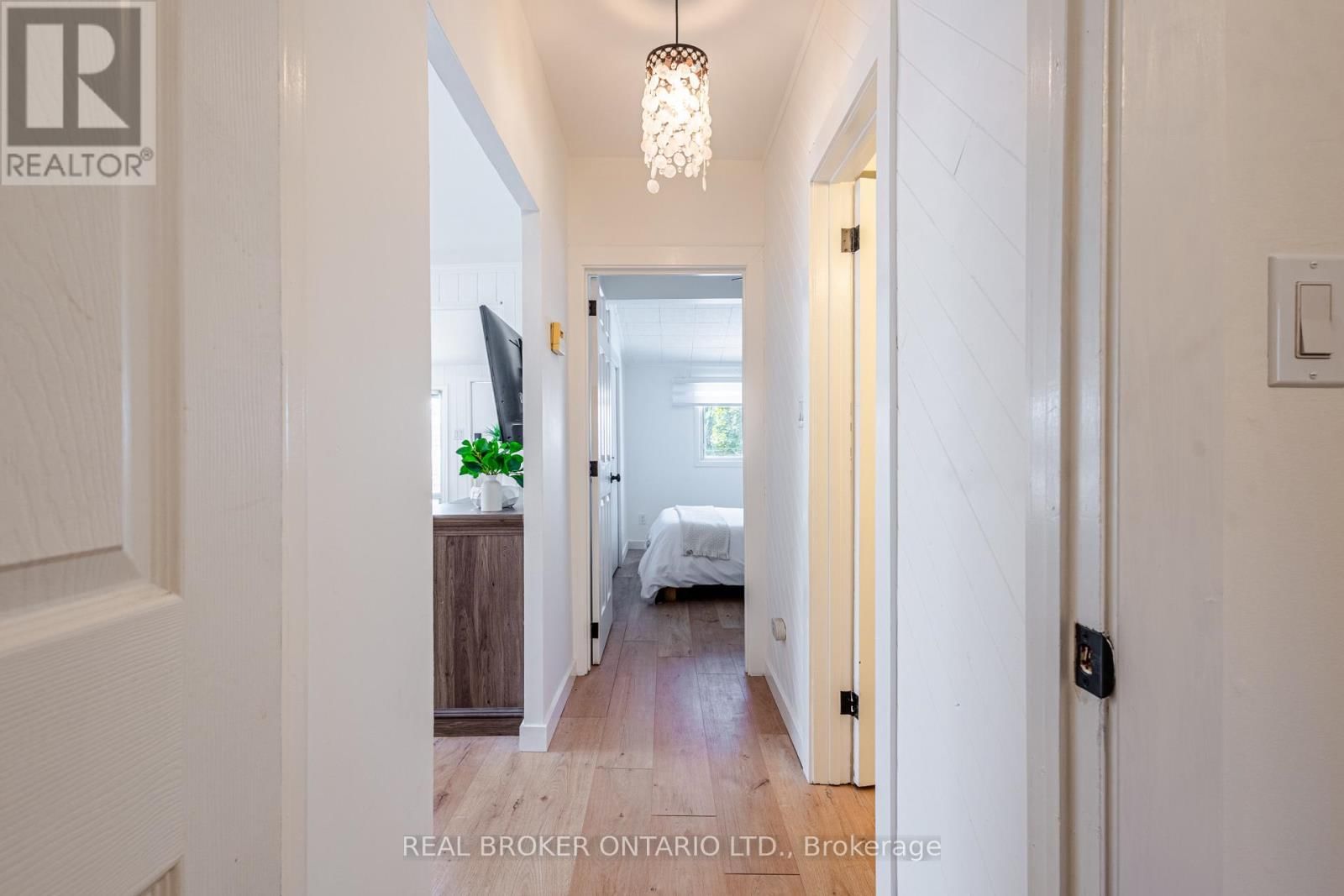 37 PINEWAY AVENUE Image 19