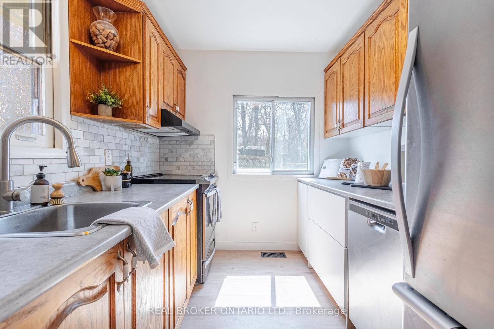 37 PINEWAY AVENUE Image 25