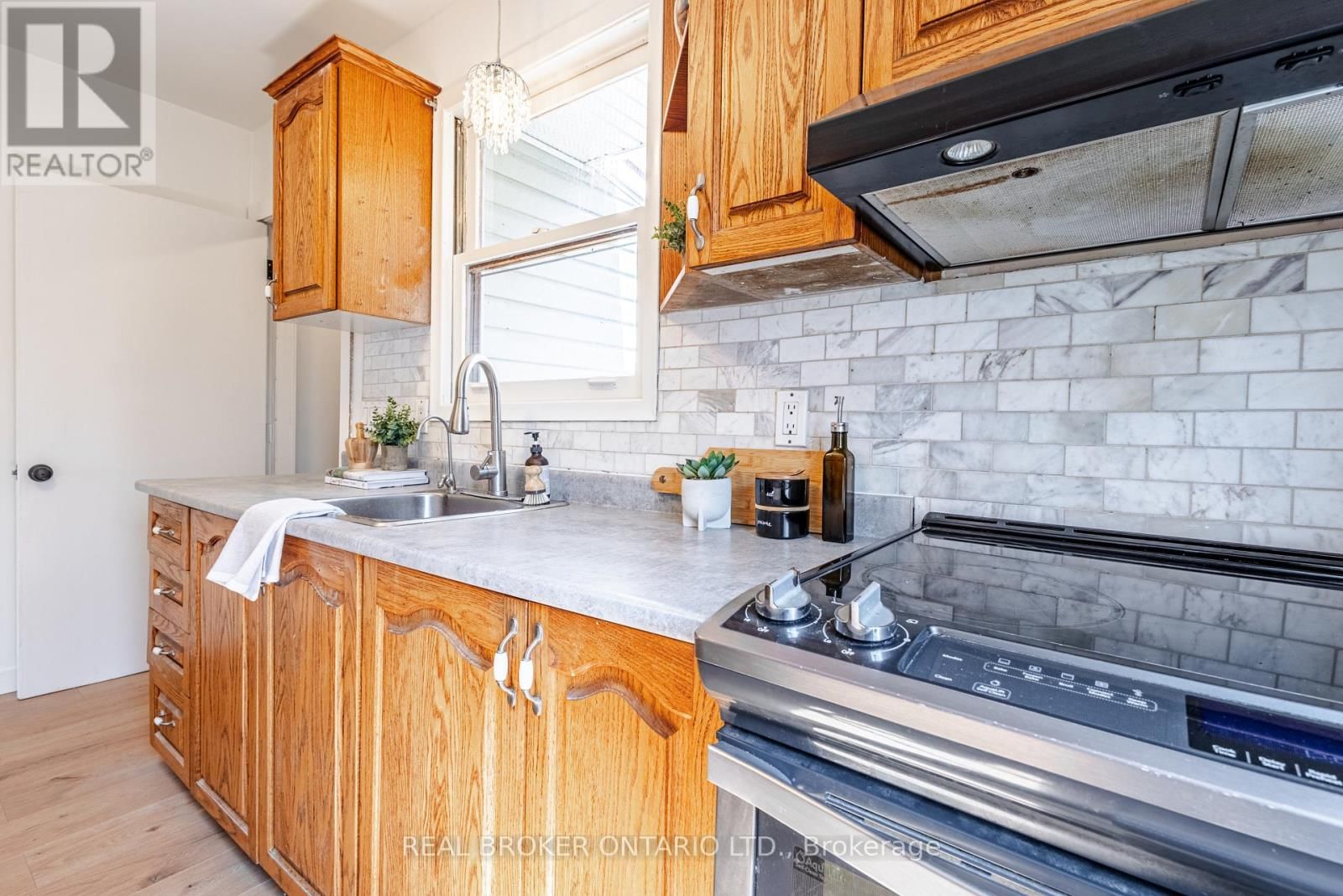 37 PINEWAY AVENUE Image 26