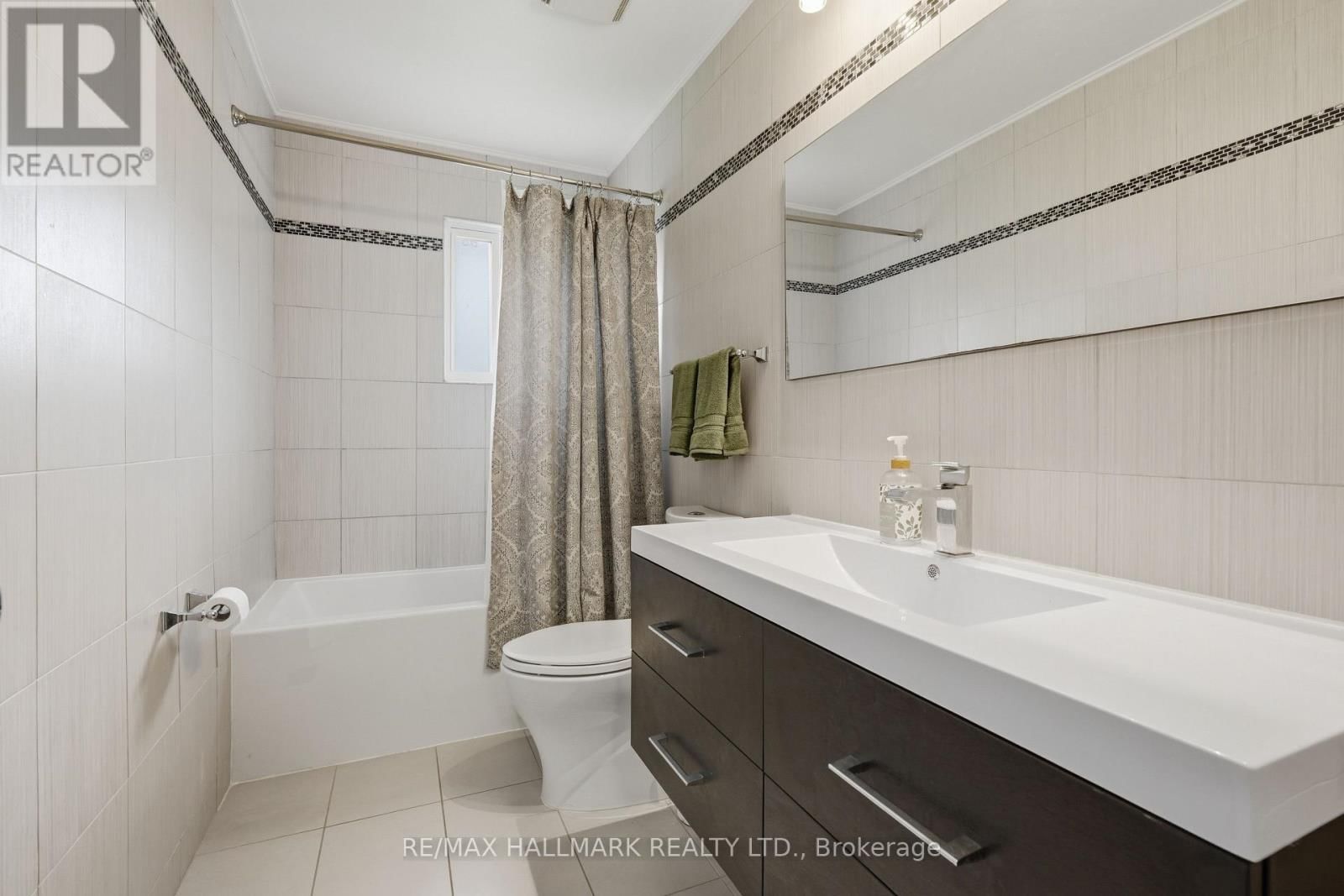 215 PARKSIDE CRESCENT Image 20