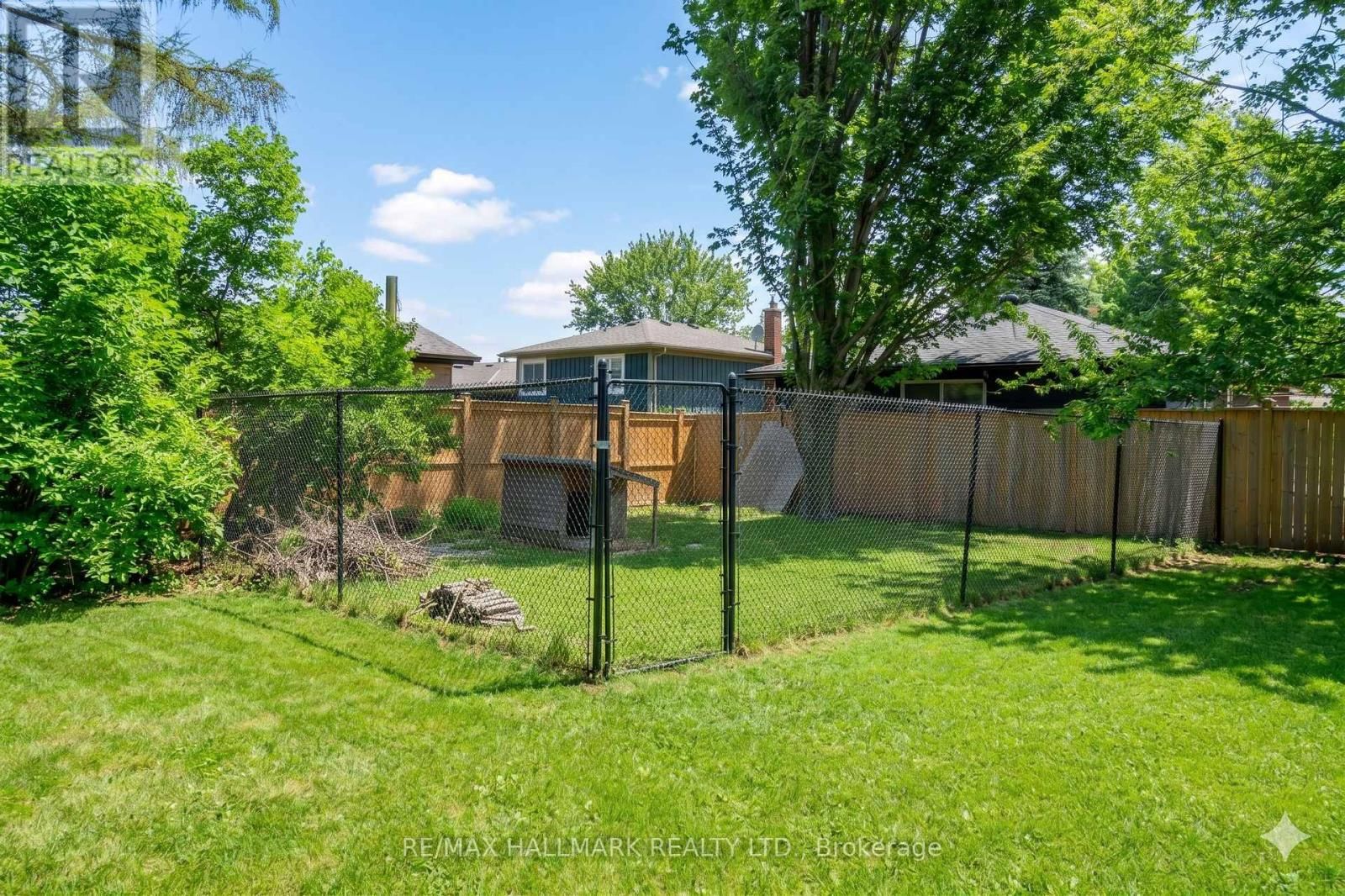 215 PARKSIDE CRESCENT Image 30