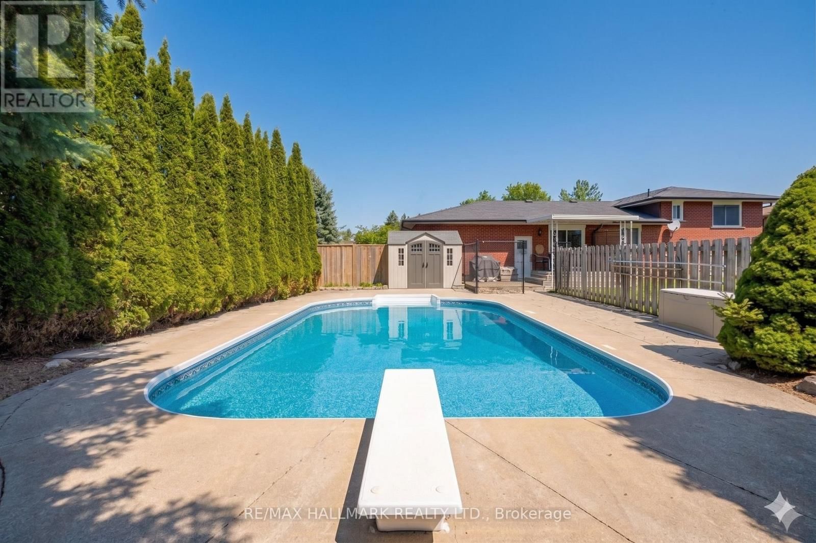 215 PARKSIDE CRESCENT Image 32