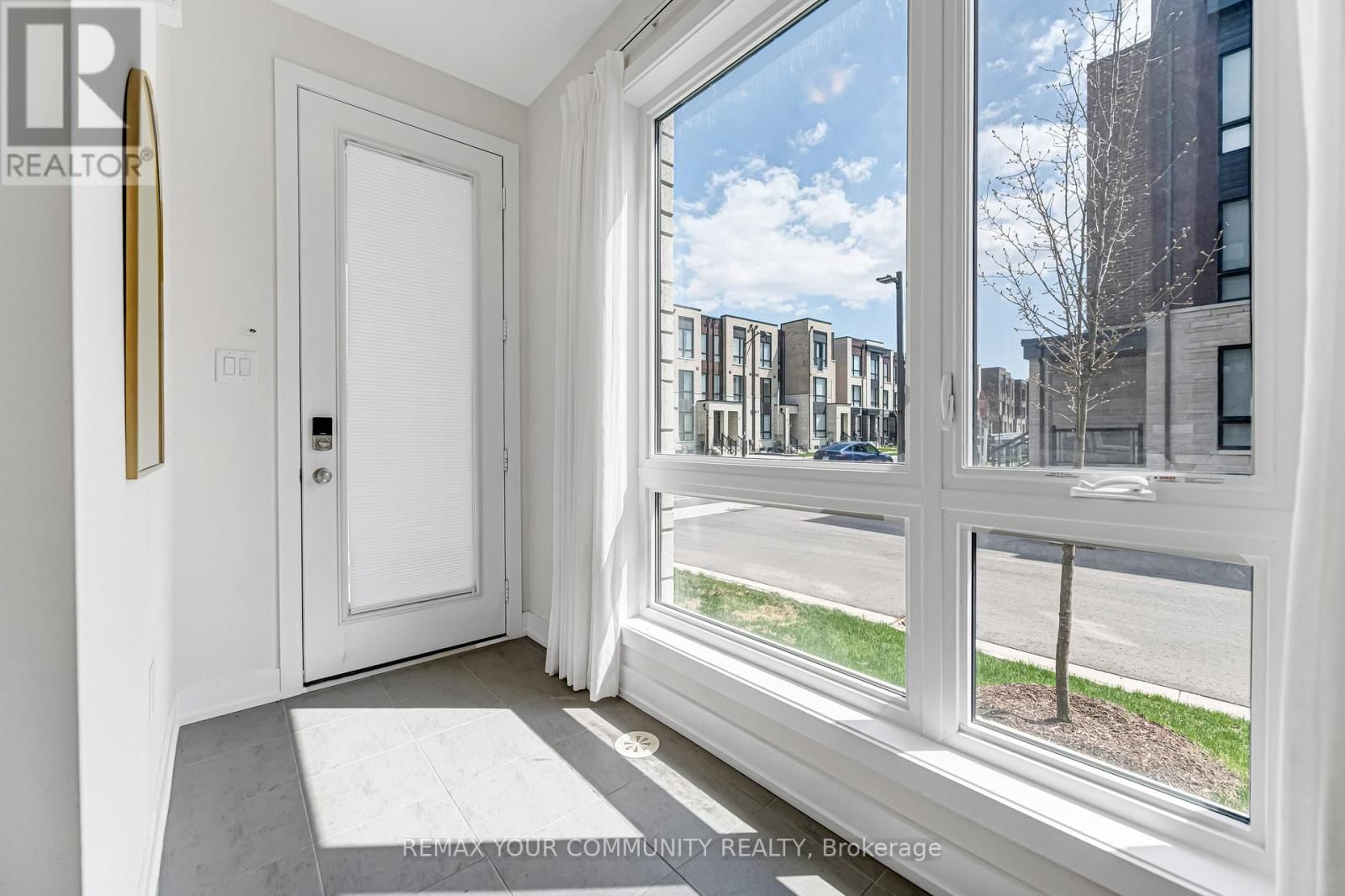 92 STAUFFER CRESCENT Image 2