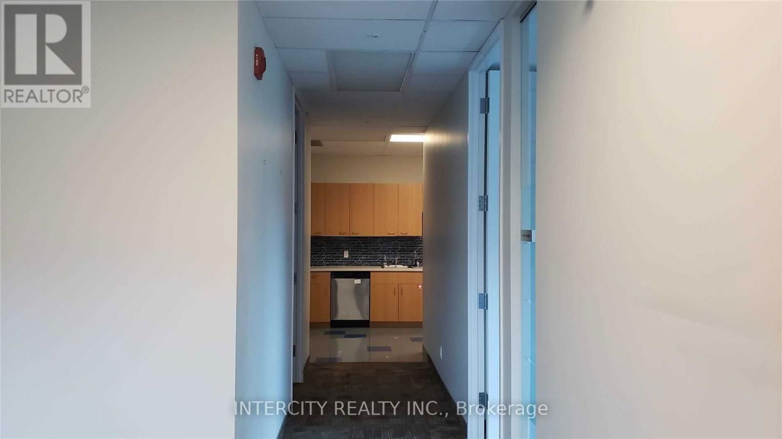 #201 A -610 APPLEWOOD CRES Image 13