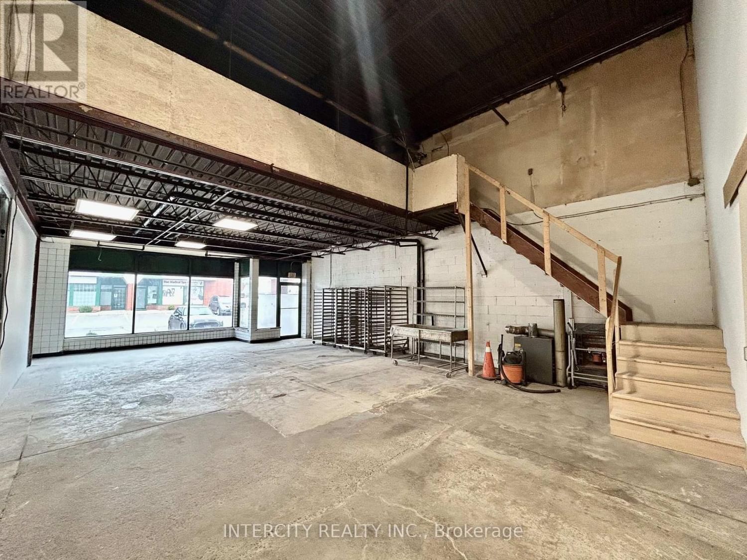 #6 -100 REGINA RD W Image 3